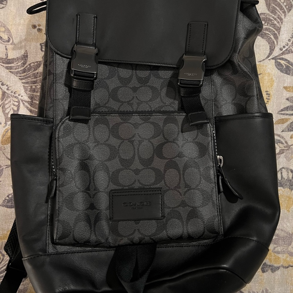 Coach Track Backpack In Signature Canvas - Picture 3 of 5
